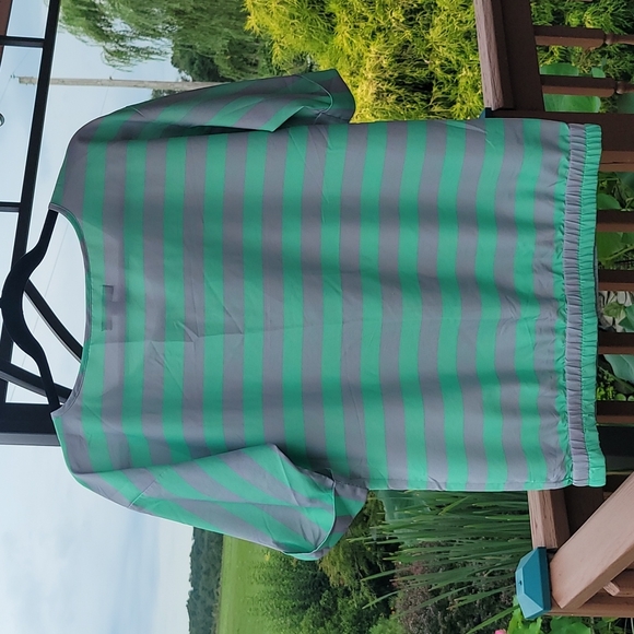 Banana Republic roll tab sleeve blouse - Picture 4 of 6